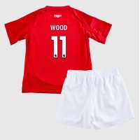 Stroje piłkarskie Nottingham Forest Chris Wood #11 Koszulka Podstawowej dla dzieci 2024-25 Krótki Rękaw (+ szorty)